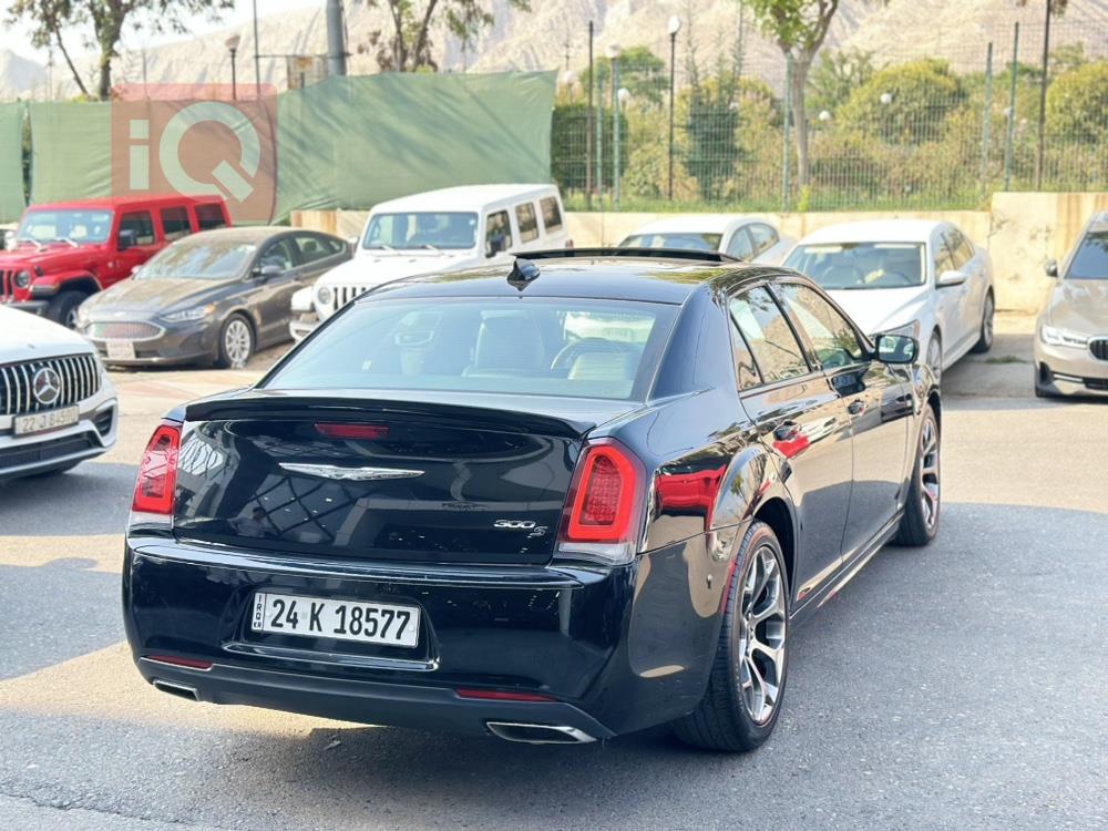 کرایسلەر 300